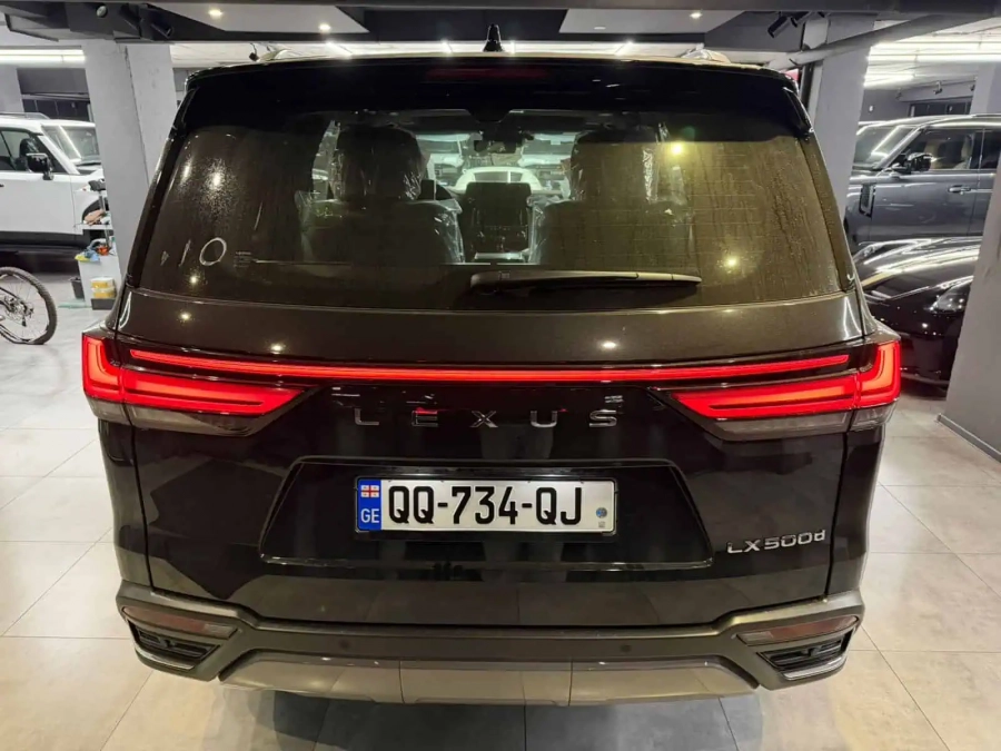 Lexus LX500d
